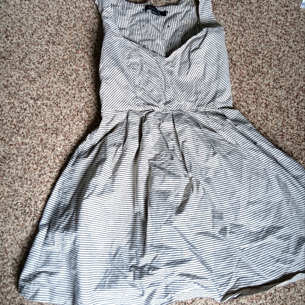 NWOT Forever 21 Dress in size Small